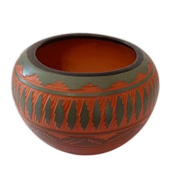 Navajo Etched Pottery Bowl Pot Mini Red Clay Native American Signed RV Handmade. - Picture 9 of 15
